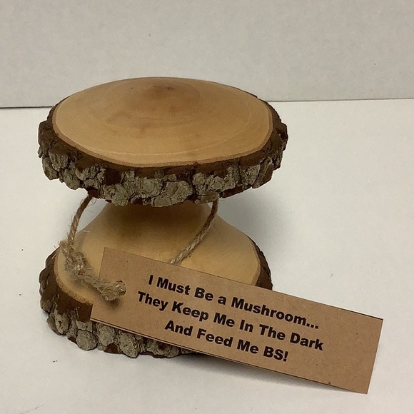 Hand carved mushroom Dogwood live edge - Picture 1 of 4